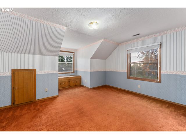 8635 Nw ASH St, Portland, OR 97229