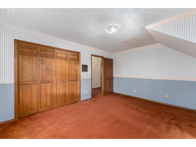 8635 Nw ASH St, Portland, OR 97229