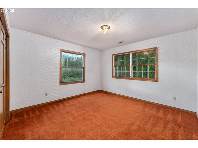 8635 Nw ASH St, Portland, OR 97229