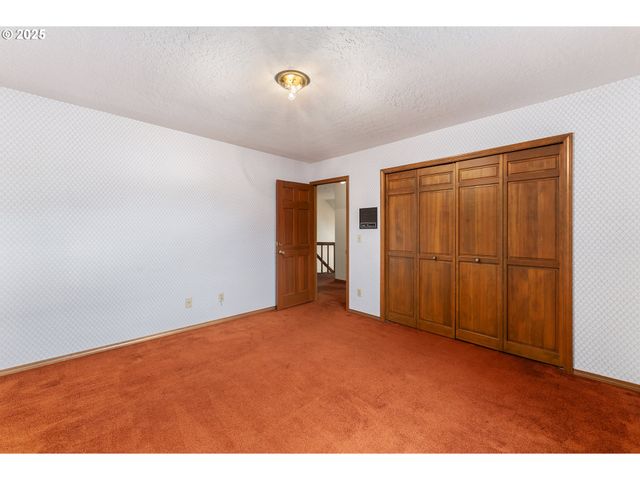 8635 Nw ASH St, Portland, OR 97229