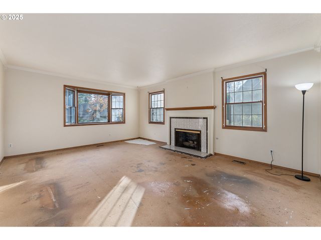 8635 Nw ASH St, Portland, OR 97229