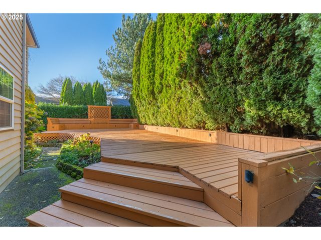 8635 Nw ASH St, Portland, OR 97229