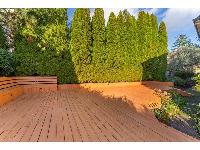 8635 Nw ASH St, Portland, OR 97229