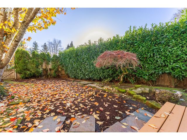 8635 Nw ASH St, Portland, OR 97229