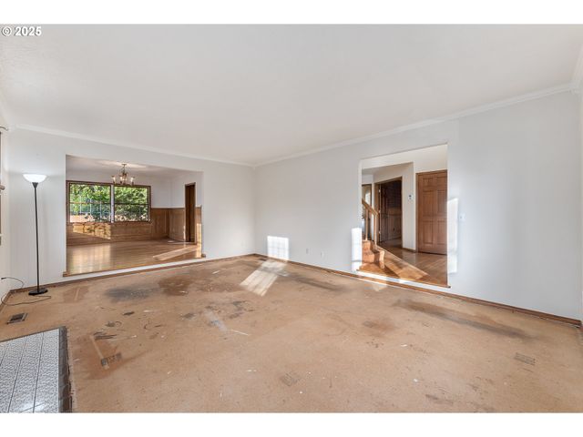 8635 Nw ASH St, Portland, OR 97229