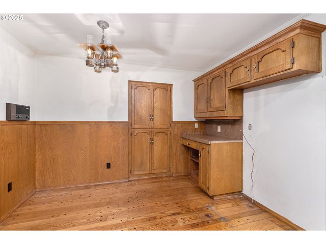 8635 Nw ASH St, Portland, OR 97229