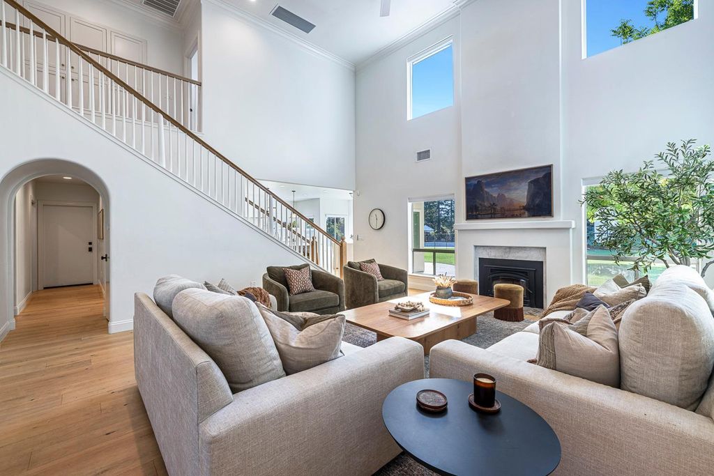 Image 11 of property listing at 5687 E Province Avenue, Clovis, CA 93619