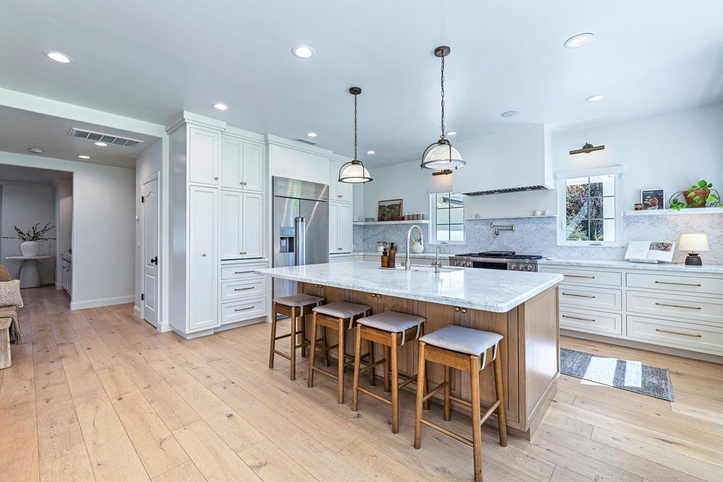 Image 15 of property listing at 5687 E Province Avenue, Clovis, CA 93619