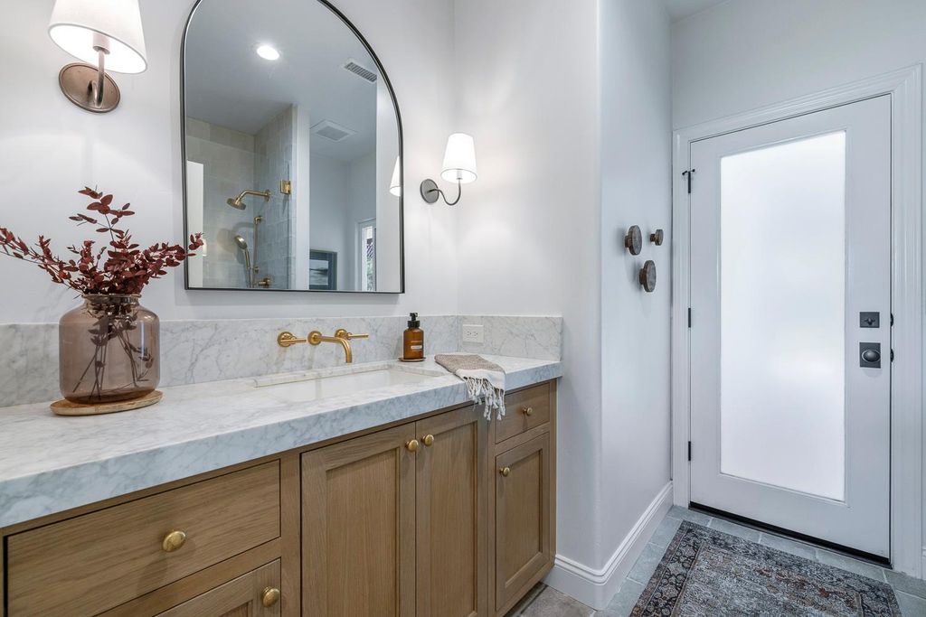 Image 27 of property listing at 5687 E Province Avenue, Clovis, CA 93619