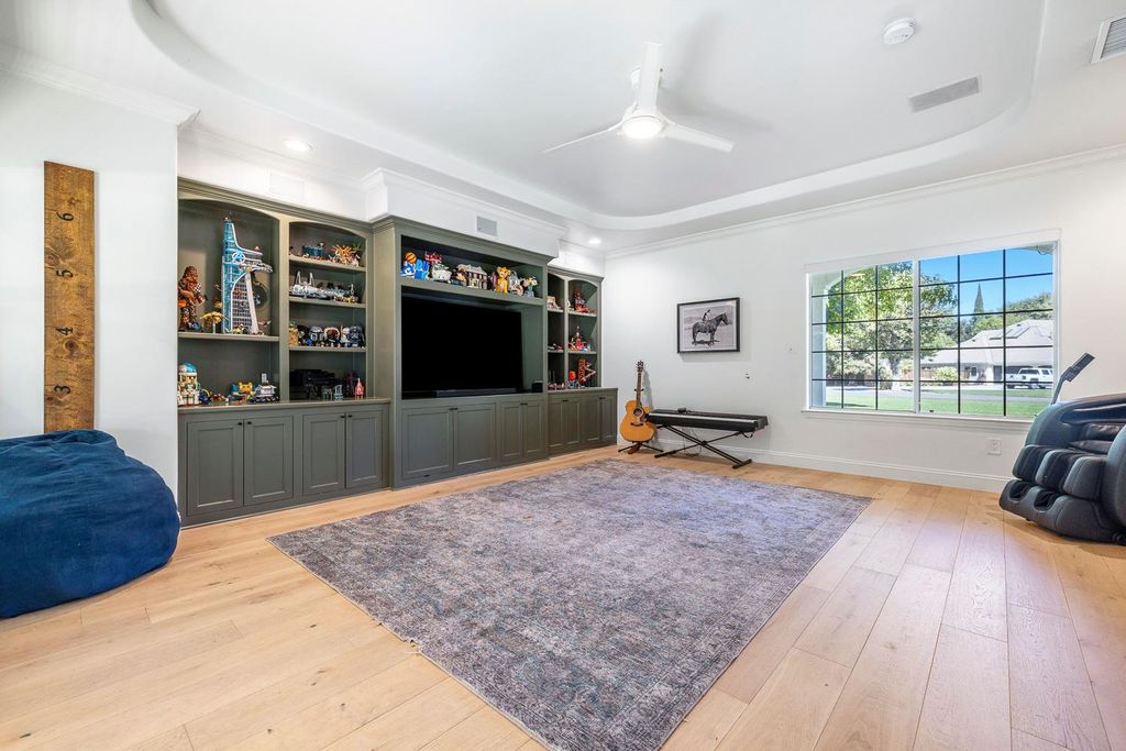 Image 30 of property listing at 5687 E Province Avenue, Clovis, CA 93619