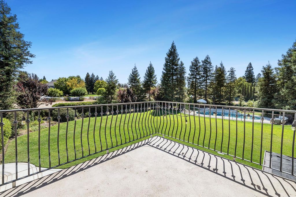 Image 36 of property listing at 5687 E Province Avenue, Clovis, CA 93619
