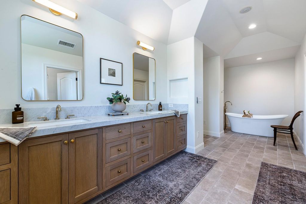 Image 37 of property listing at 5687 E Province Avenue, Clovis, CA 93619