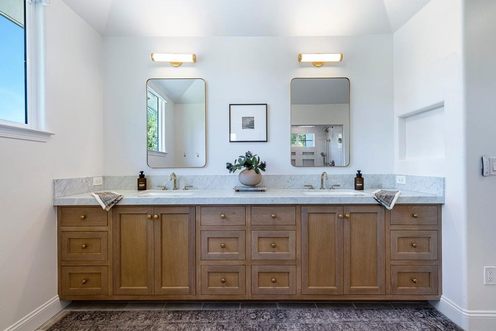 Image 42 of property listing at 5687 E Province Avenue, Clovis, CA 93619