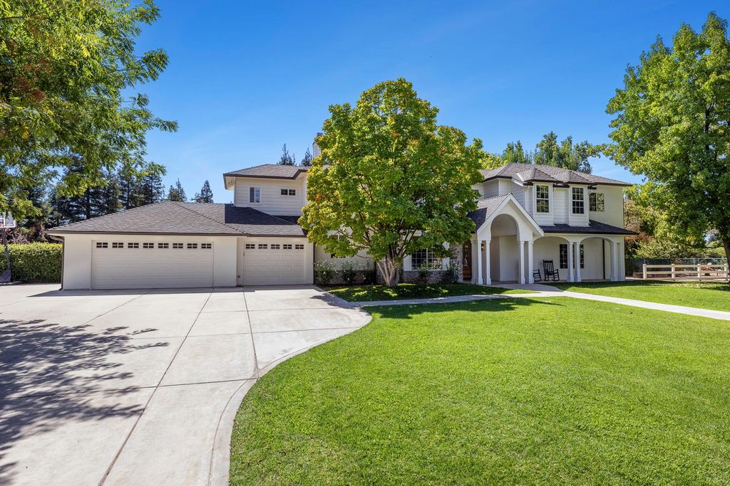 Image 5 of property listing at 5687 E Province Avenue, Clovis, CA 93619