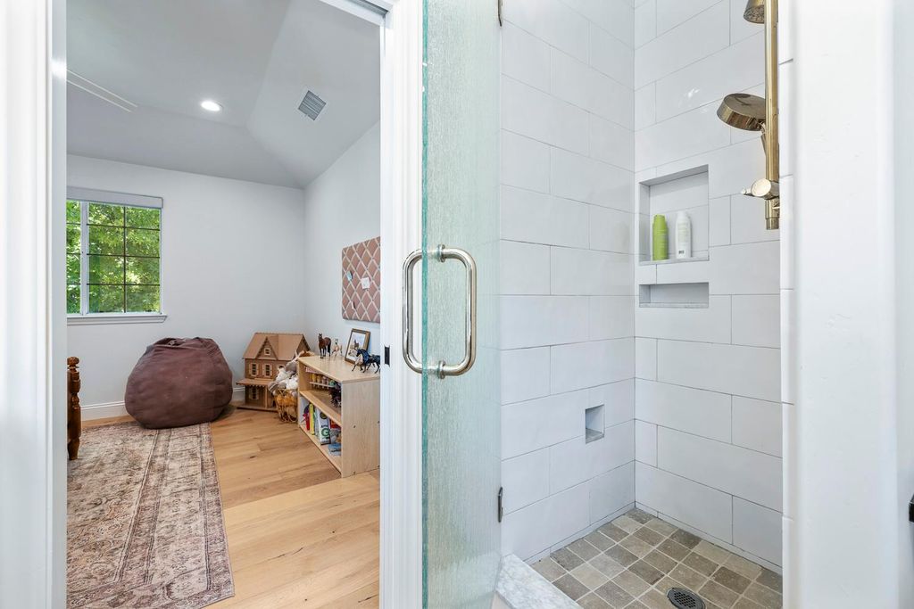 Image 51 of property listing at 5687 E Province Avenue, Clovis, CA 93619