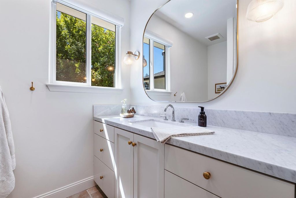 Image 52 of property listing at 5687 E Province Avenue, Clovis, CA 93619
