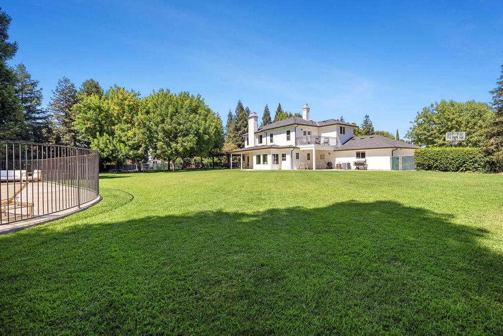 Image 53 of property listing at 5687 E Province Avenue, Clovis, CA 93619