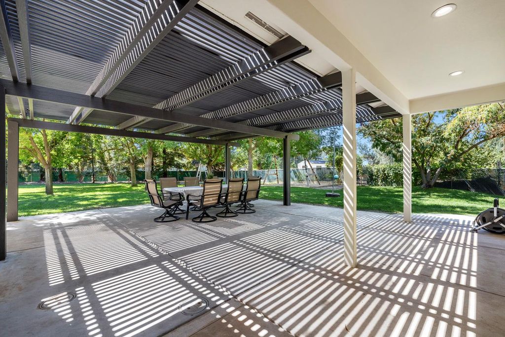 Image 58 of property listing at 5687 E Province Avenue, Clovis, CA 93619