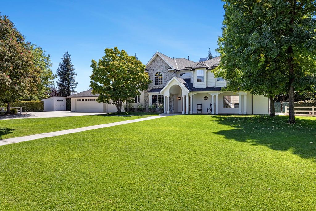 Image 6 of property listing at 5687 E Province Avenue, Clovis, CA 93619