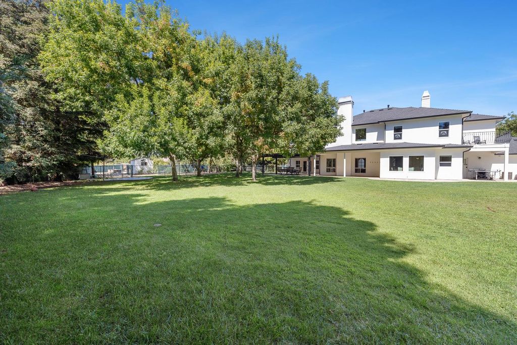 Image 61 of property listing at 5687 E Province Avenue, Clovis, CA 93619