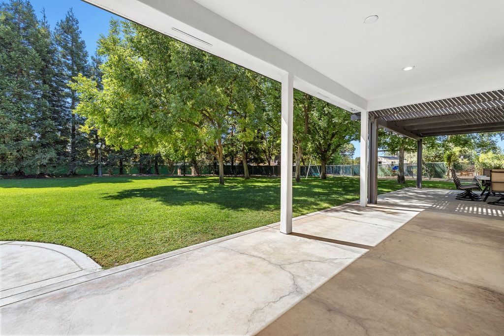 Image 64 of property listing at 5687 E Province Avenue, Clovis, CA 93619