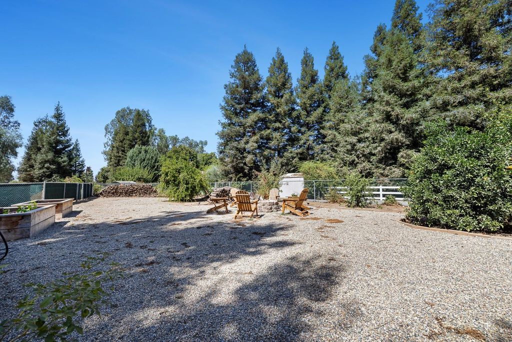 Image 66 of property listing at 5687 E Province Avenue, Clovis, CA 93619