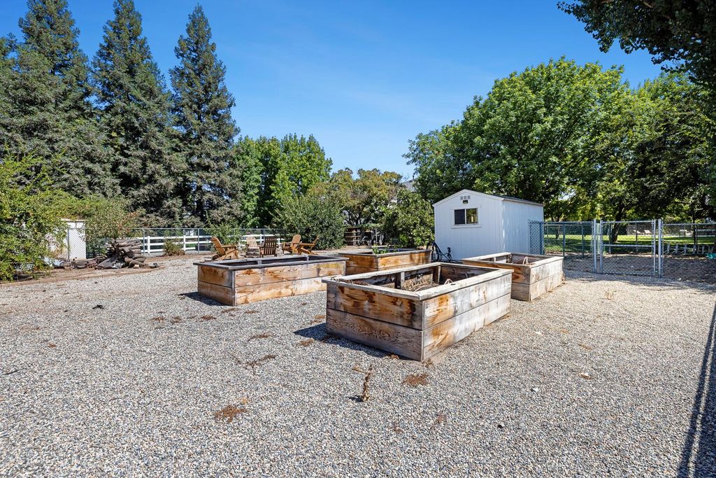 Image 67 of property listing at 5687 E Province Avenue, Clovis, CA 93619