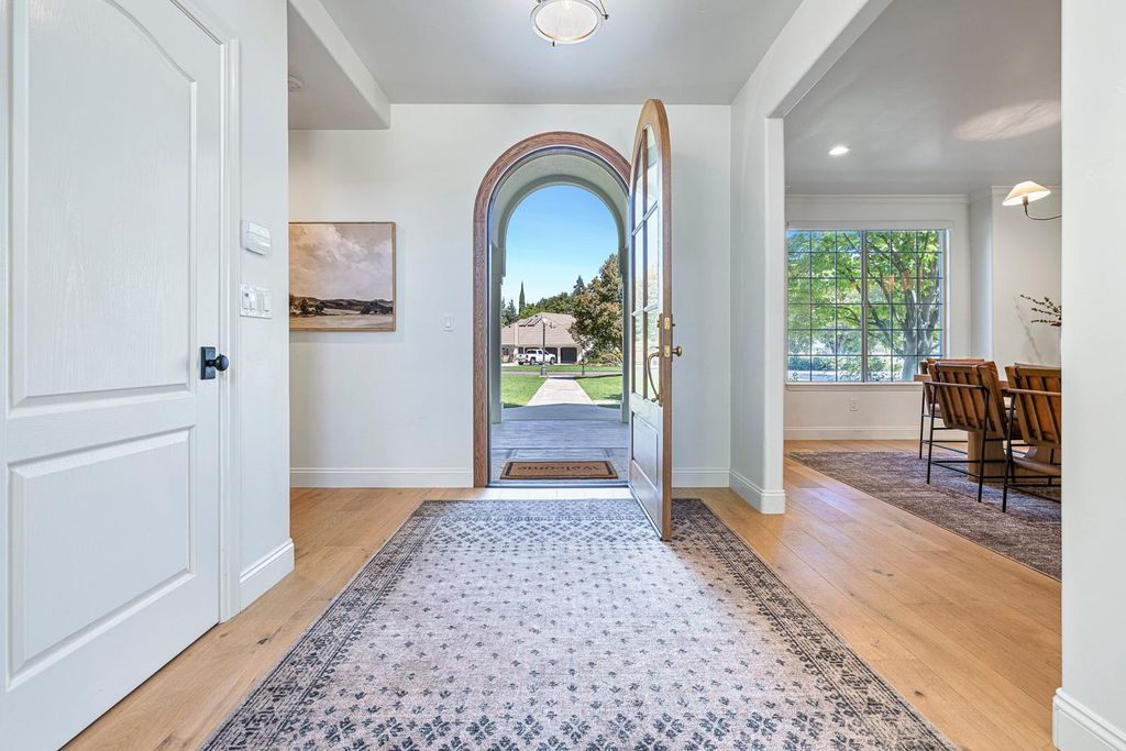 Image 7 of property listing at 5687 E Province Avenue, Clovis, CA 93619