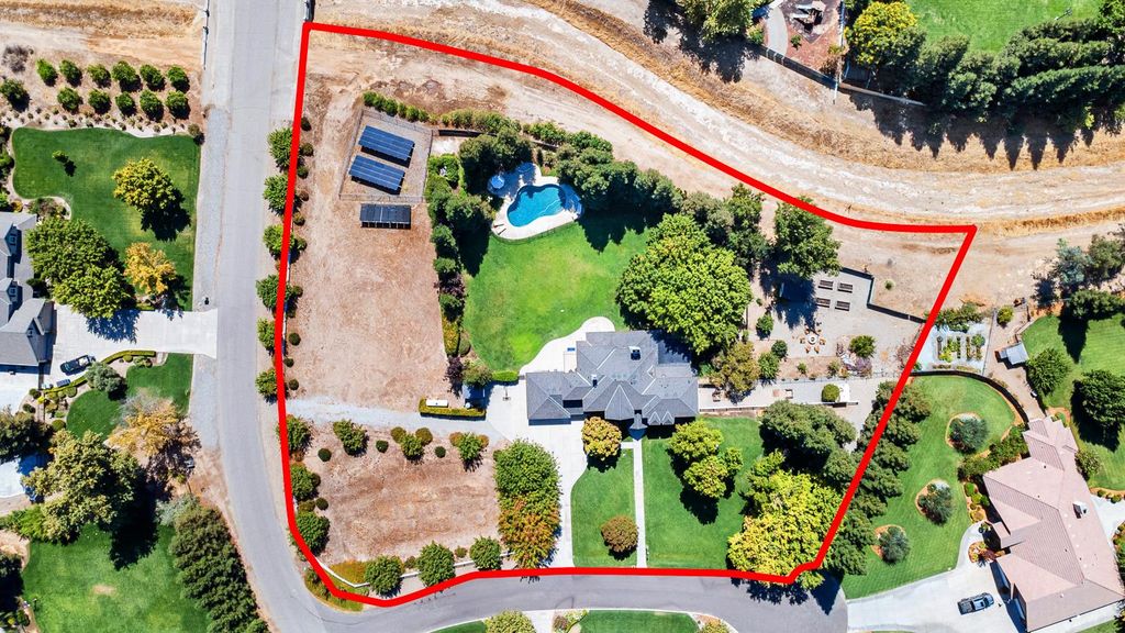 Image 70 of property listing at 5687 E Province Avenue, Clovis, CA 93619