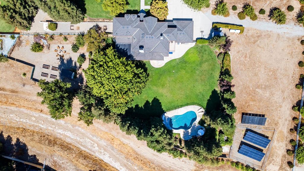 Image 73 of property listing at 5687 E Province Avenue, Clovis, CA 93619