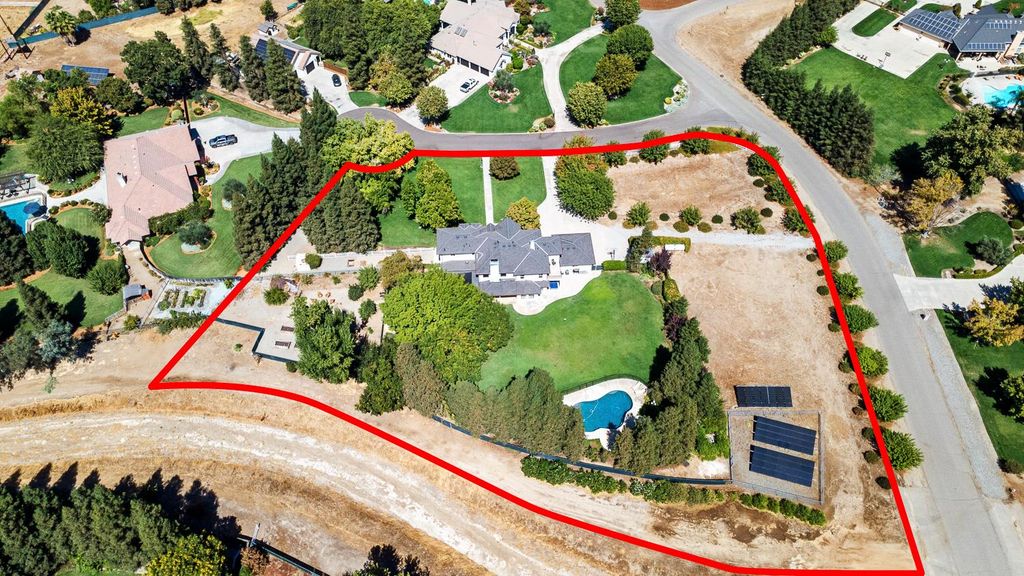 Image 74 of property listing at 5687 E Province Avenue, Clovis, CA 93619