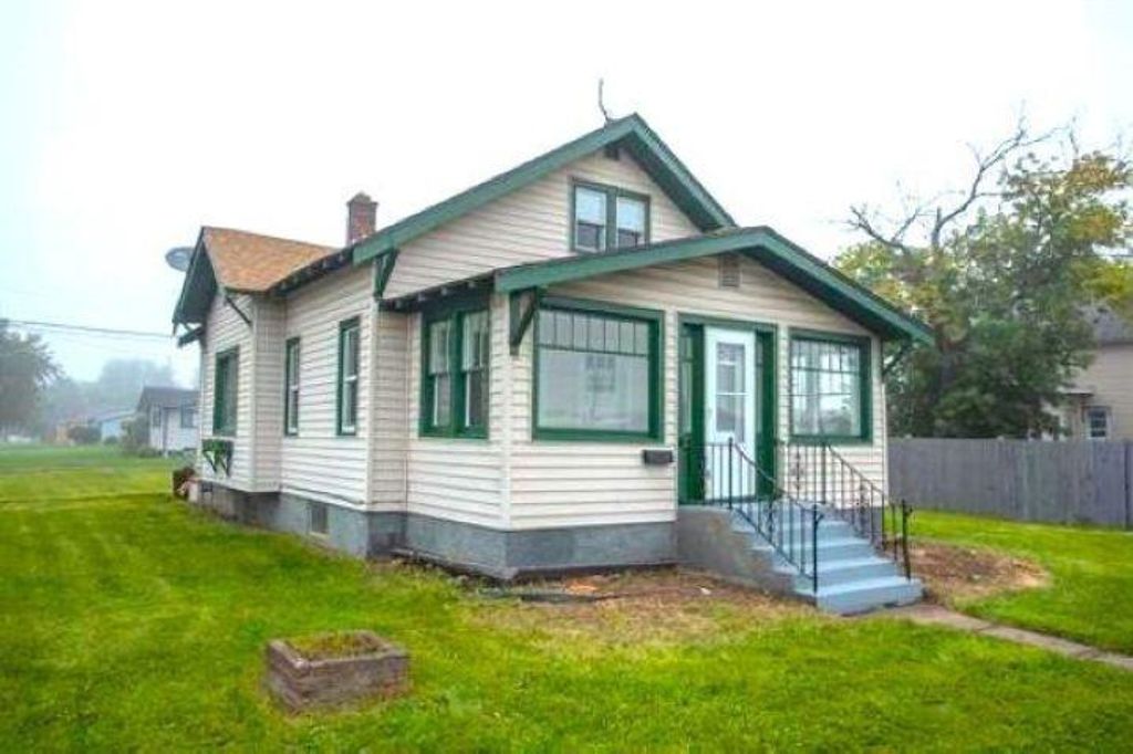 1923 N 28th St, Superior, WI 54880