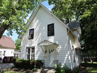 833 Pleasant Street, Dekalb, IL 60115