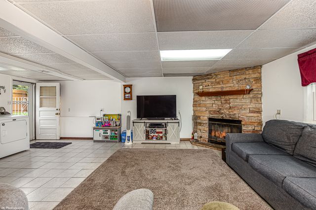 5443 W 83 Place, Burbank, IL 60459