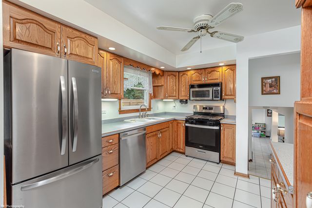 5443 W 83 Place, Burbank, IL 60459