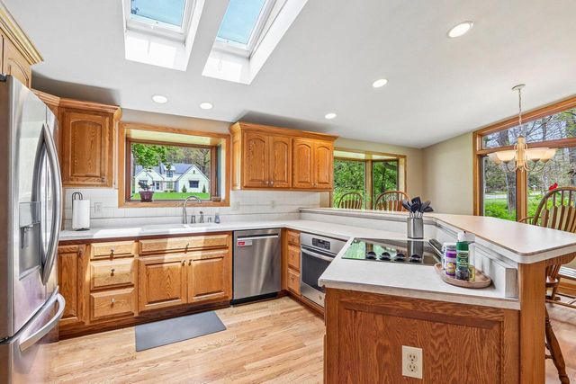 19505 Gebhardt ROAD, Brookfield, WI 53045