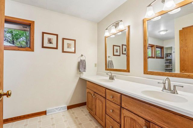 19505 Gebhardt ROAD, Brookfield, WI 53045