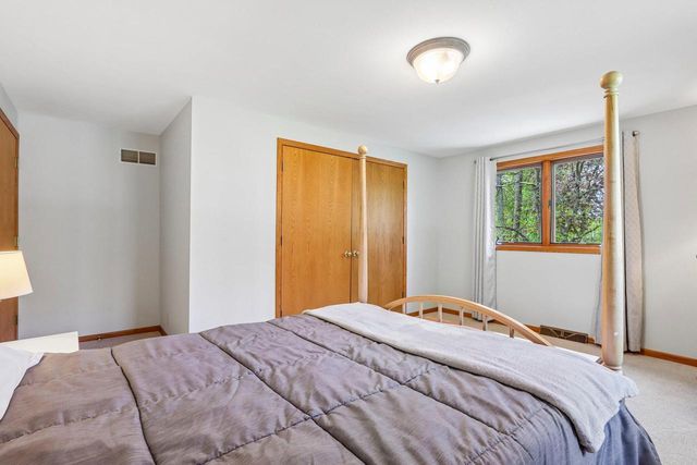 19505 Gebhardt ROAD, Brookfield, WI 53045