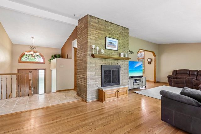 19505 Gebhardt ROAD, Brookfield, WI 53045