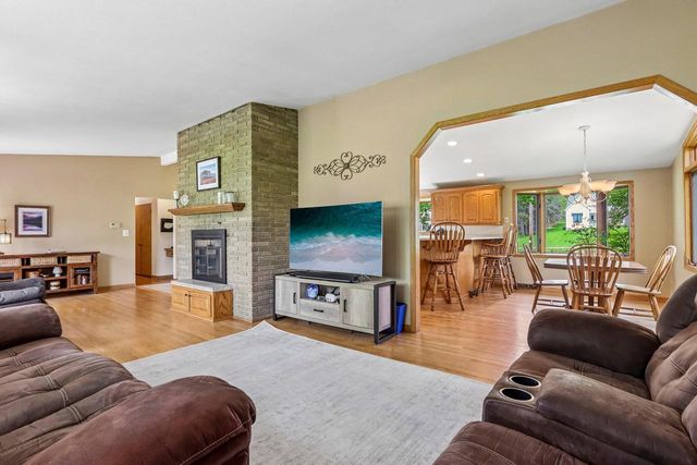 19505 Gebhardt ROAD, Brookfield, WI 53045