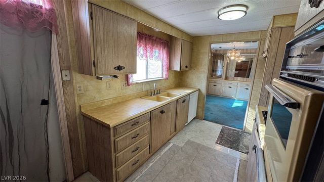 6093 Bryce Canyon Avenue, Las Vegas, NV 89156