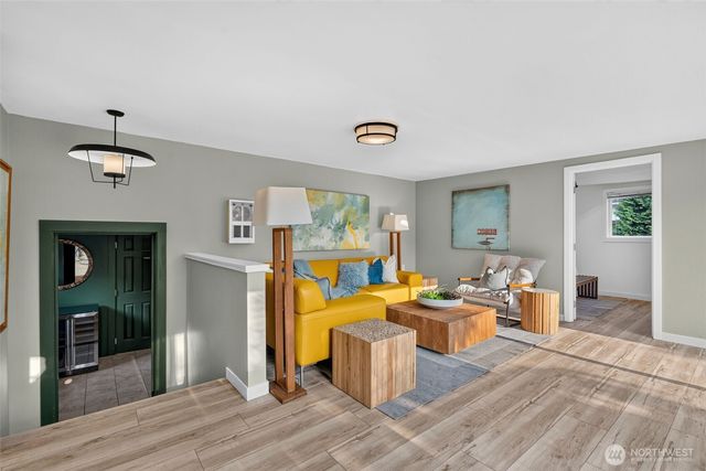 8121 11th Avenue SW, Seattle, WA 98106