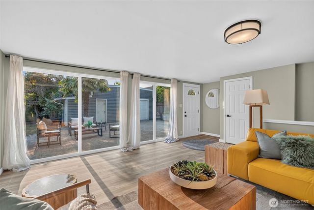 8121 11th Avenue SW, Seattle, WA 98106