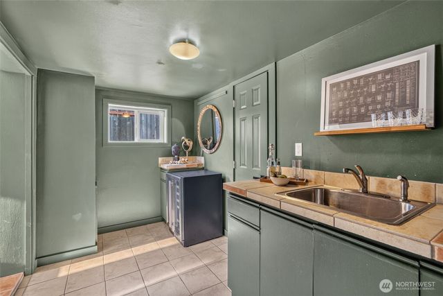 8121 11th Avenue SW, Seattle, WA 98106
