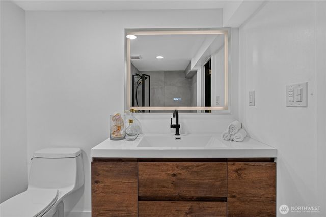 8121 11th Avenue SW, Seattle, WA 98106