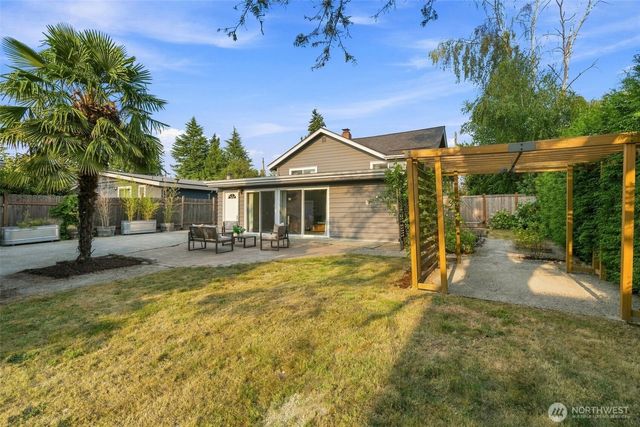 8121 11th Avenue SW, Seattle, WA 98106