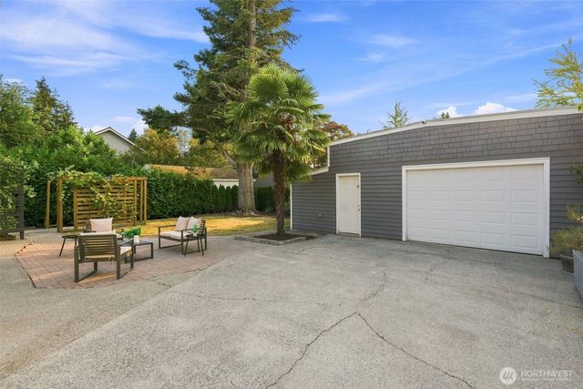 8121 11th Avenue SW, Seattle, WA 98106