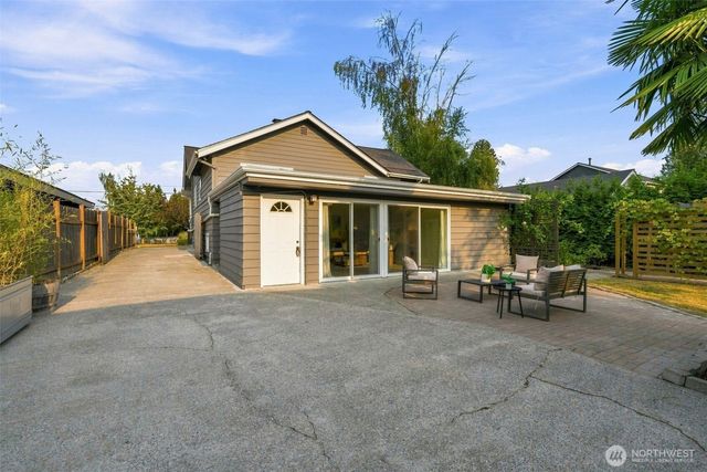 8121 11th Avenue SW, Seattle, WA 98106