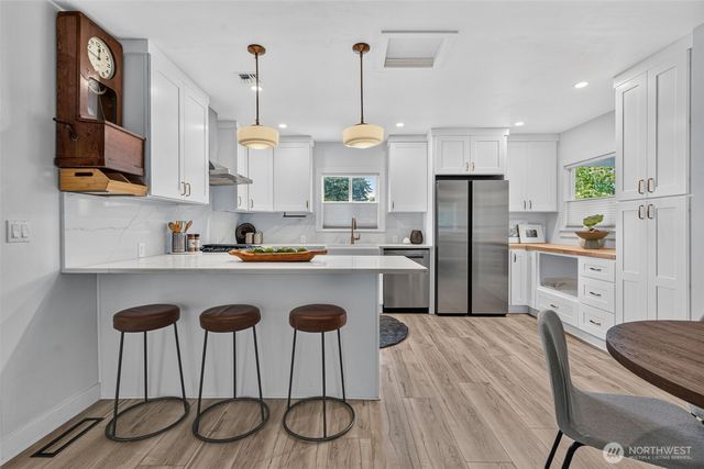 8121 11th Avenue SW, Seattle, WA 98106