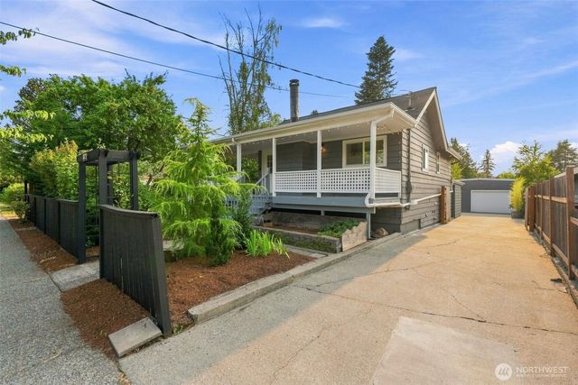 8121 11th Avenue SW, Seattle, WA 98106